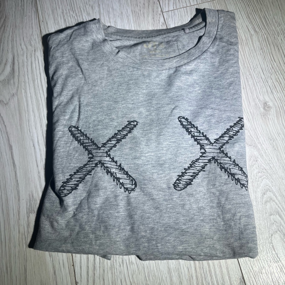 kaws unqilo x x tee size medium
